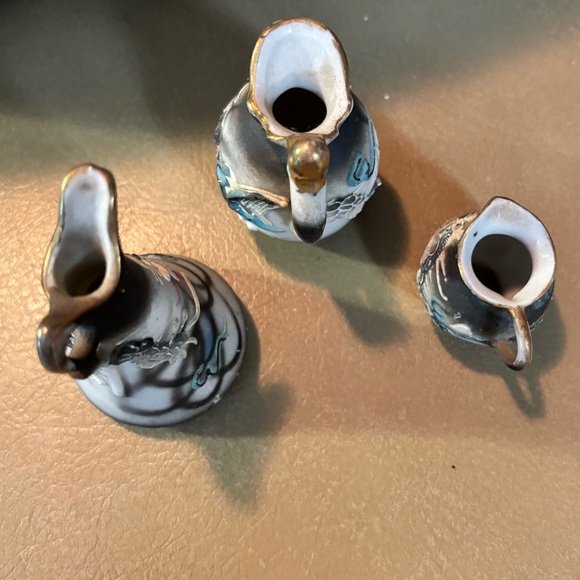 3 Vintage Japanese Miniature Dragon-ware Pitchers,Jug With Raised Blue Moriage - Picture 9 of 10